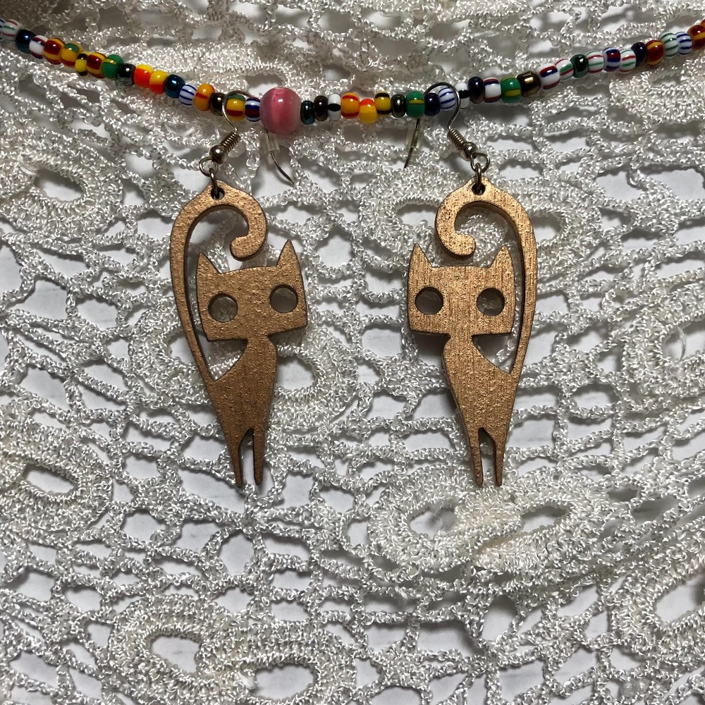 NEW Gold Painted Cat Earrings